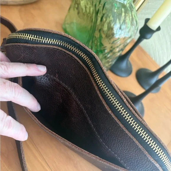 Elegant Dark Brown Crossbody Bag - Picture 5 of 8